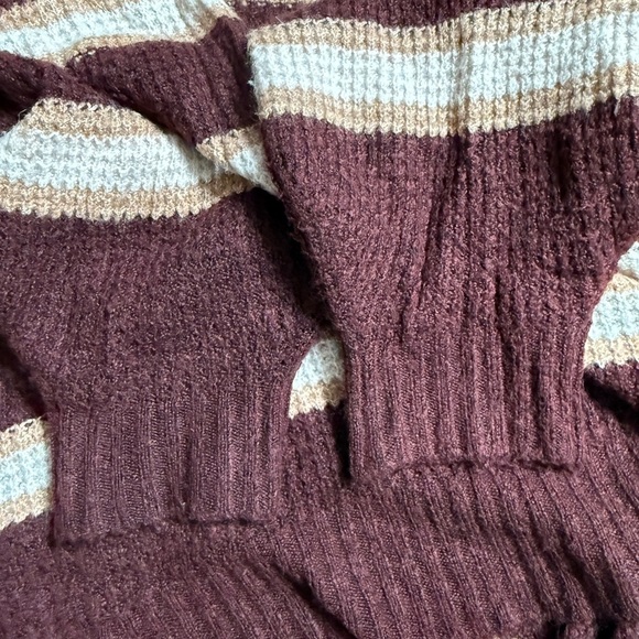 American Eagle Outfitters V-Neck striped sweater - Picture 9 of 9